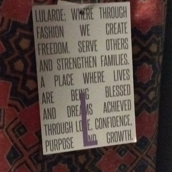 NWT LuLaRoe Classic Tee - Picture 3 of 3